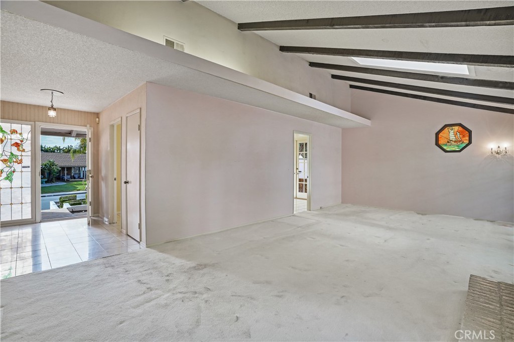 MLS #OC25253377 image #2