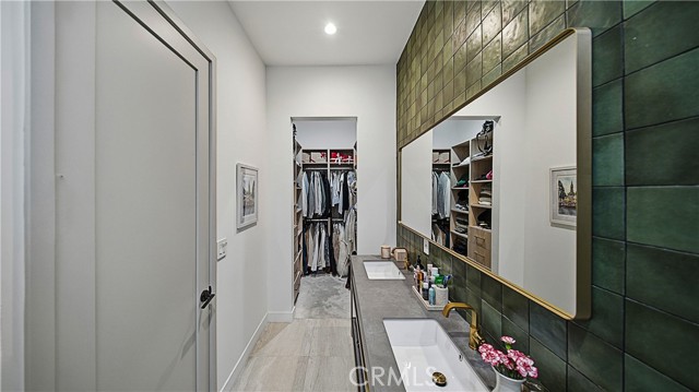 MLS #OC25253379 image #15