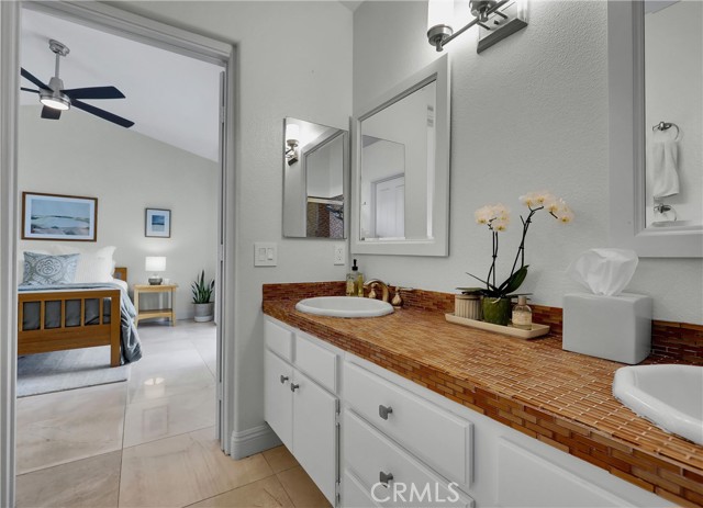 MLS #OC25253437 image #40