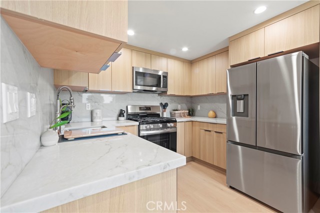 MLS #OC25253538 image #1