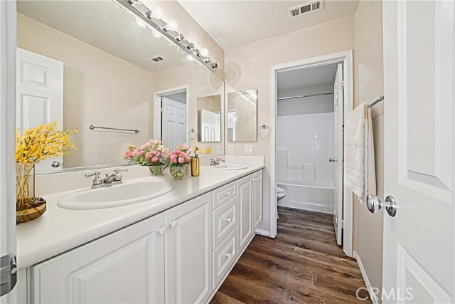 MLS #OC25253542 image #33