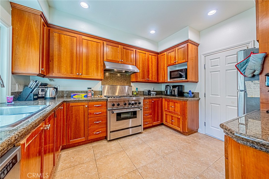 MLS #OC25253560 image #5