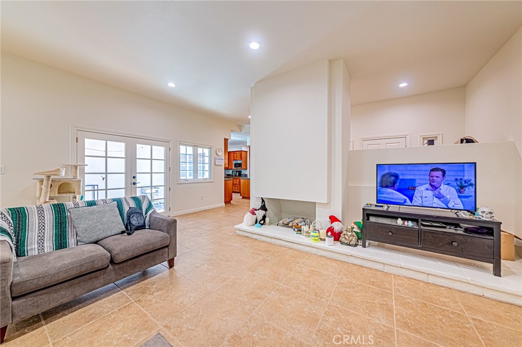 MLS #OC25253560 image #8