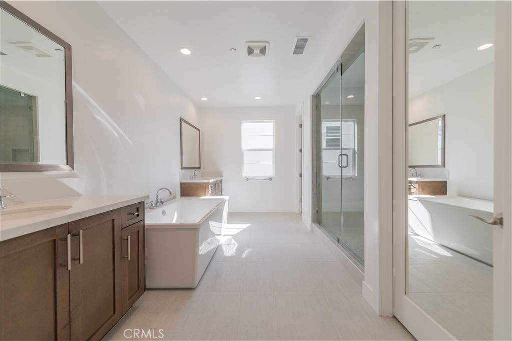 MLS #OC25253646 image #13