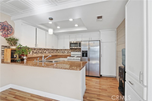 MLS #OC25253678 image #0