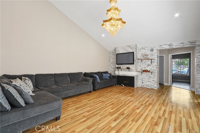 MLS #OC25253678 image #4