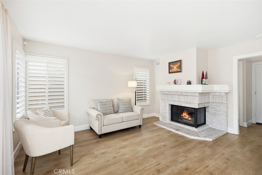 MLS #OC25253680 image #9