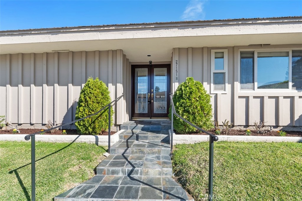 MLS #OC25253697 image #1