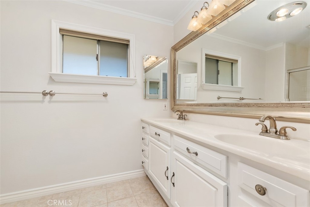 MLS #OC25253697 image #21