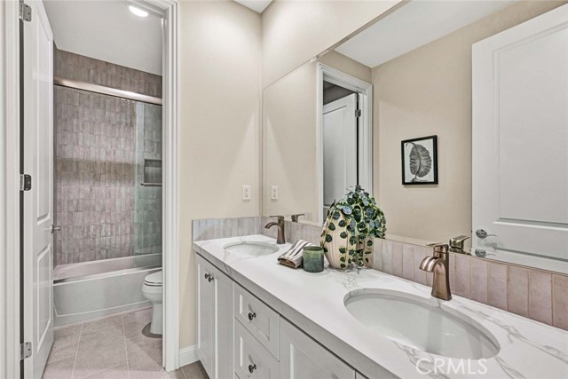 MLS #OC25253756 image #17