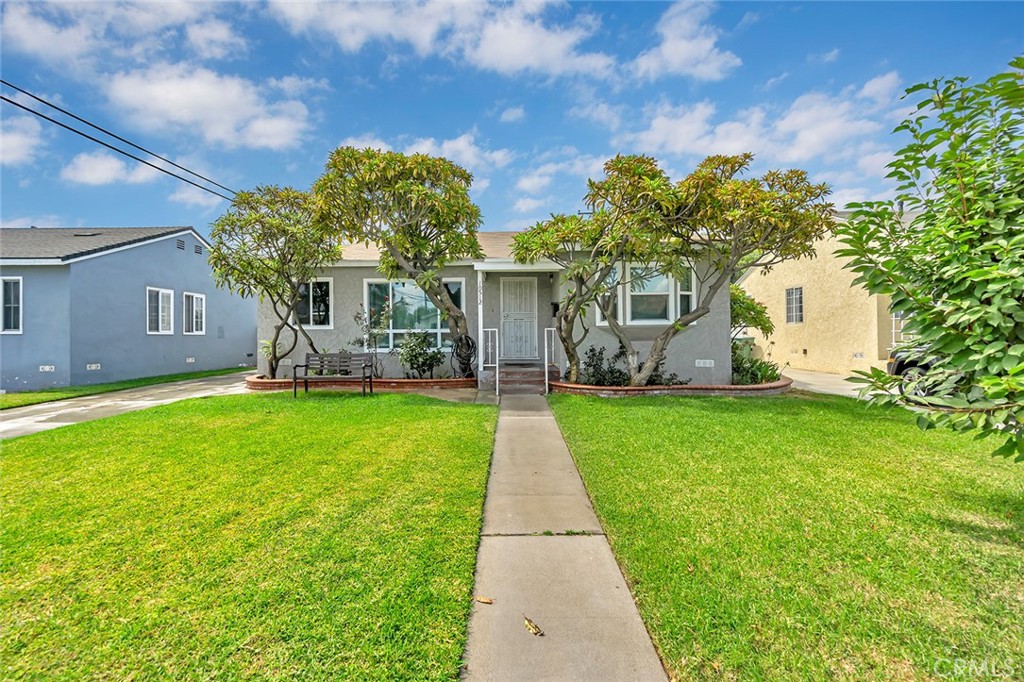 MLS #OC25253787 image #0