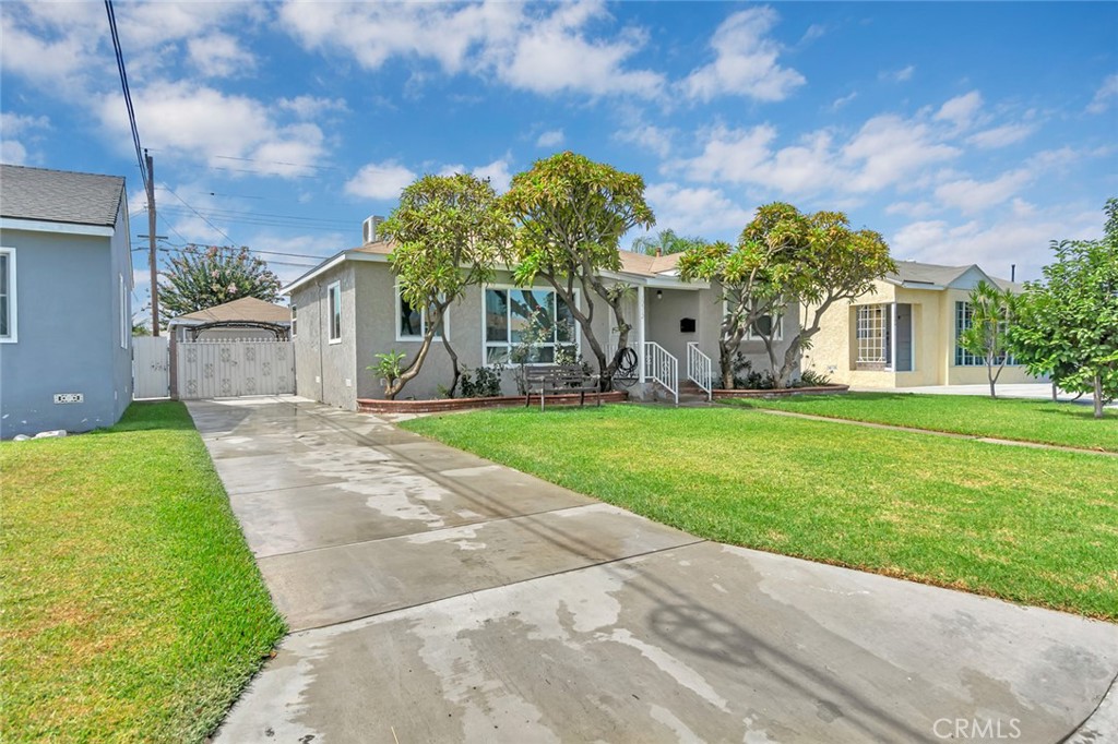 MLS #OC25253787 image #1