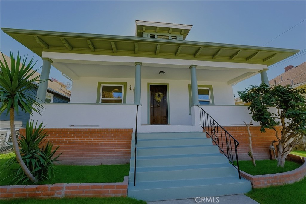 MLS #OC25253811 image #0