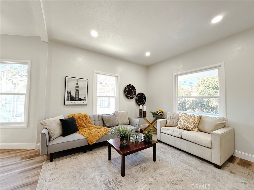 MLS #OC25253811 image #1