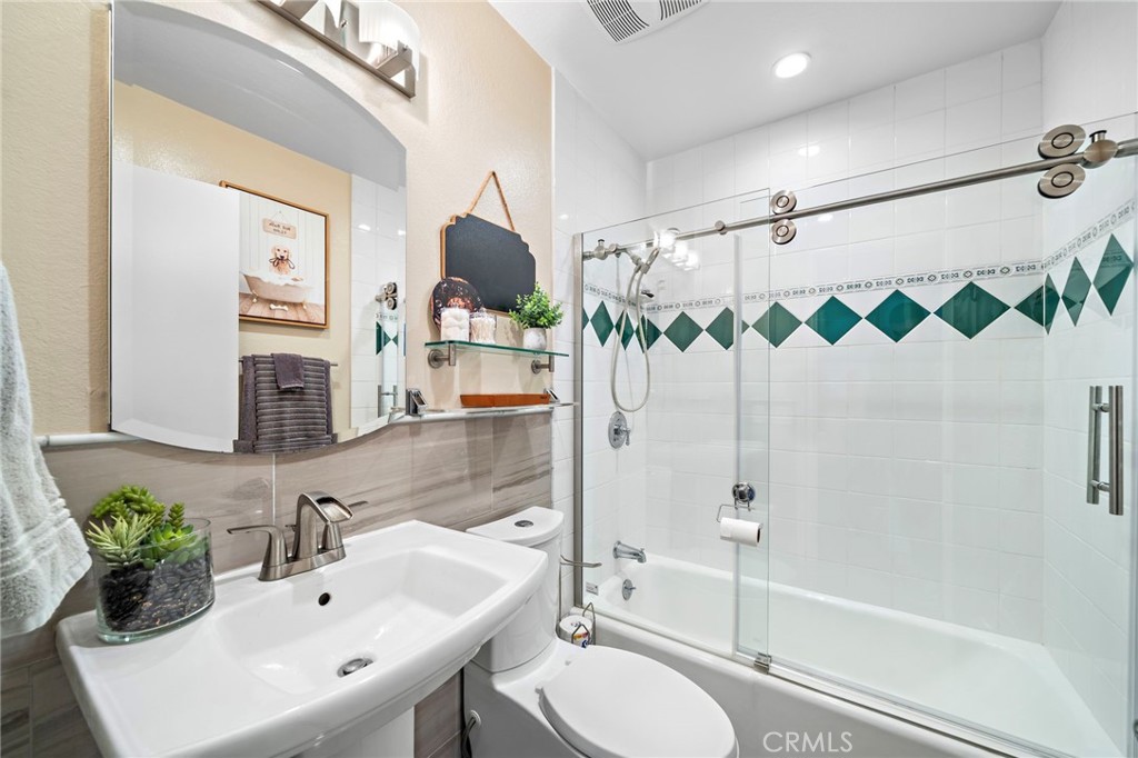 MLS #OC25253866 image #21