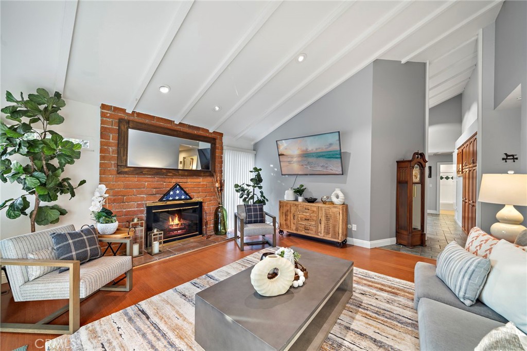 MLS #OC25253866 image #4