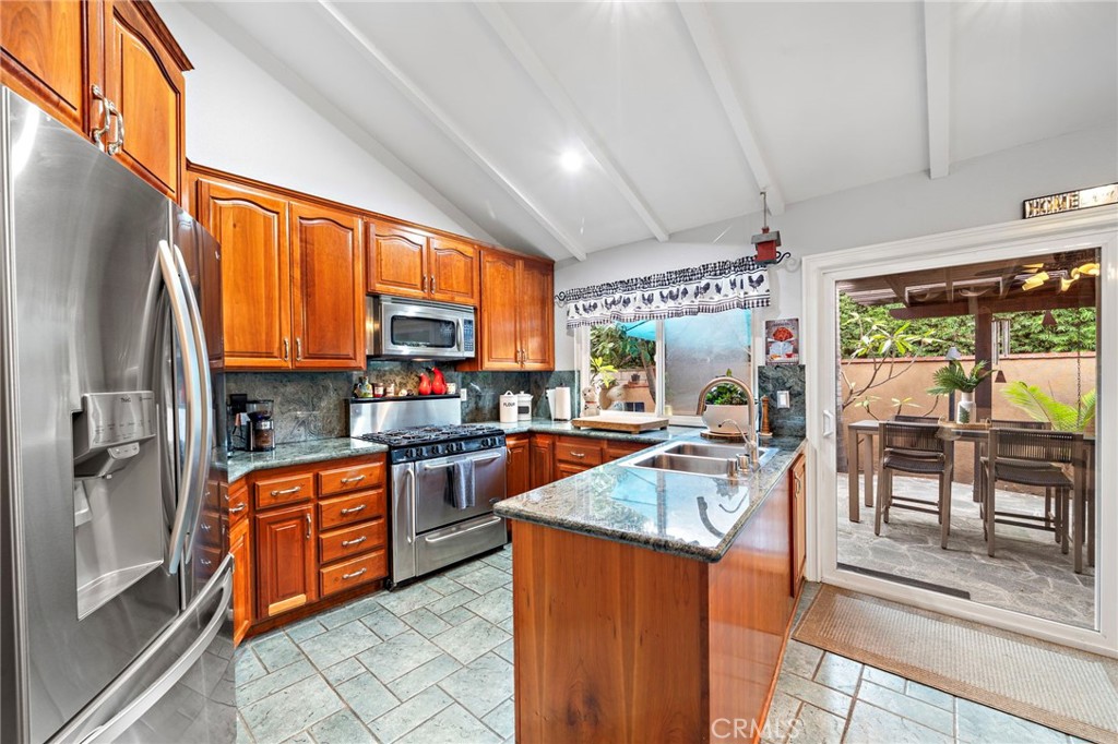 MLS #OC25253866 image #6