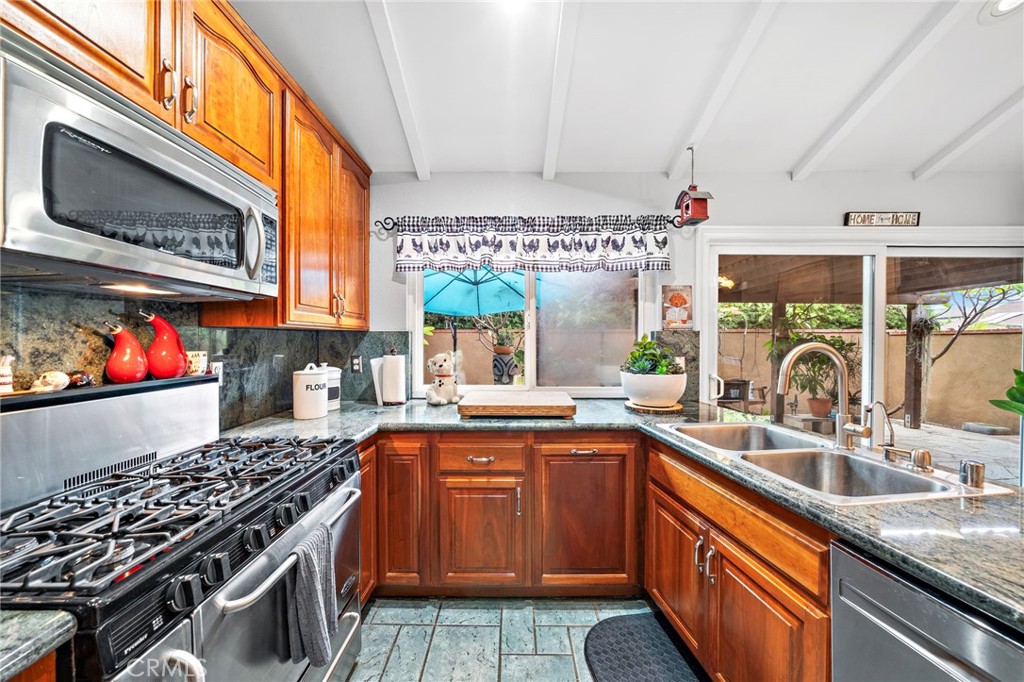 MLS #OC25253866 image #7