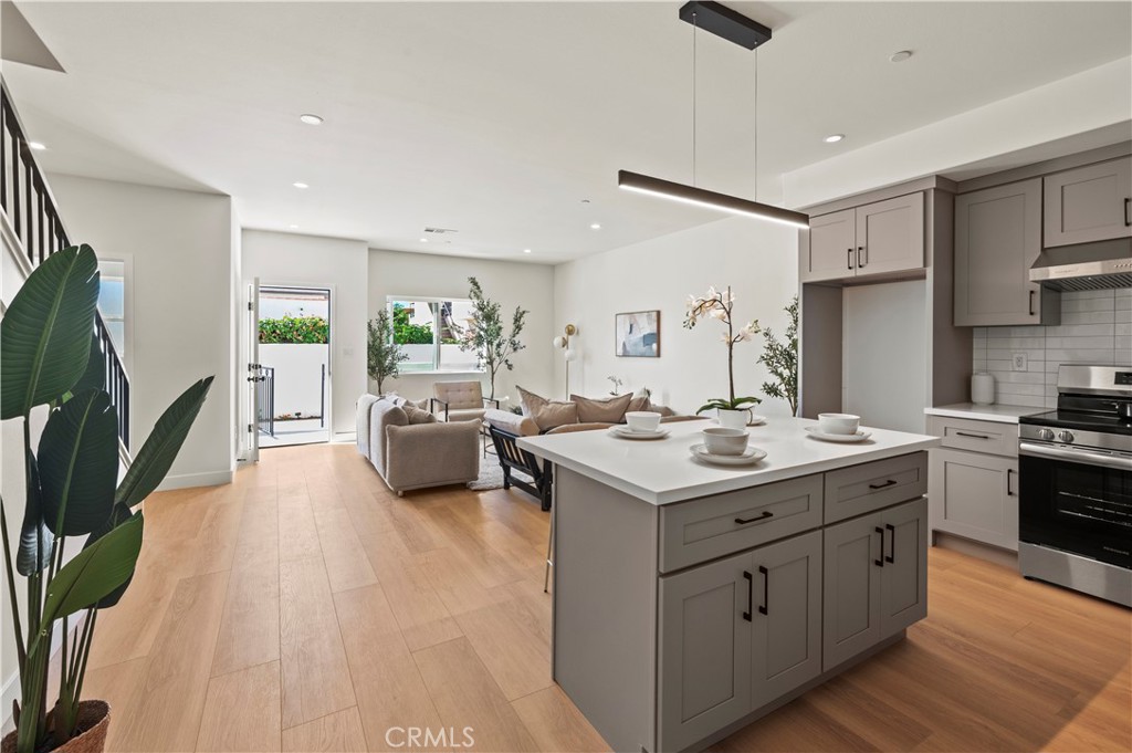 MLS #OC25253896 image #1