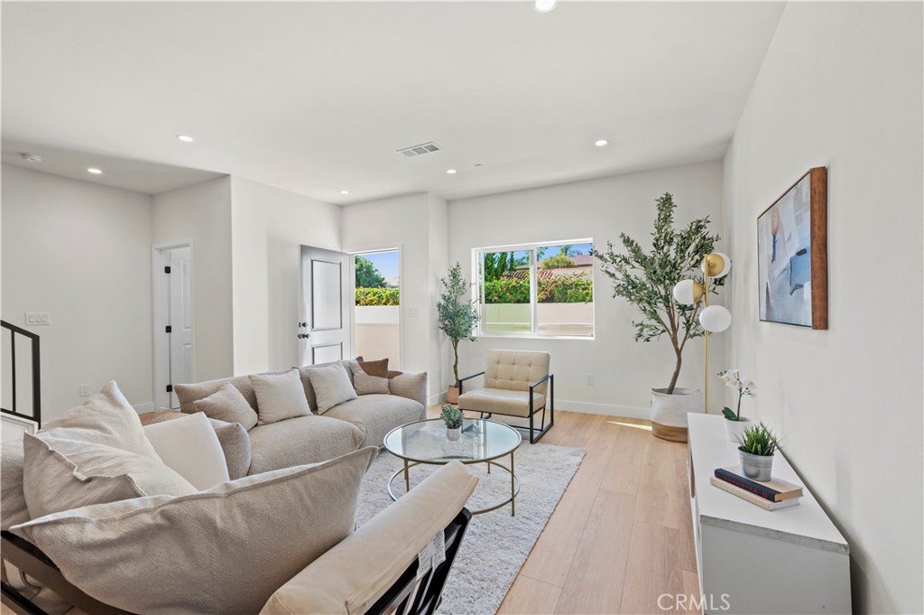 MLS #OC25253896 image #4