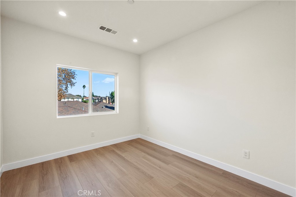 MLS #OC25253906 image #10