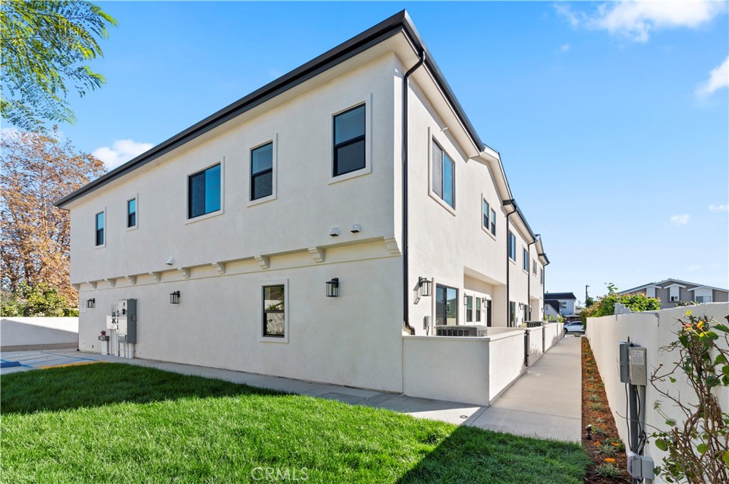 MLS #OC25253906 image #16