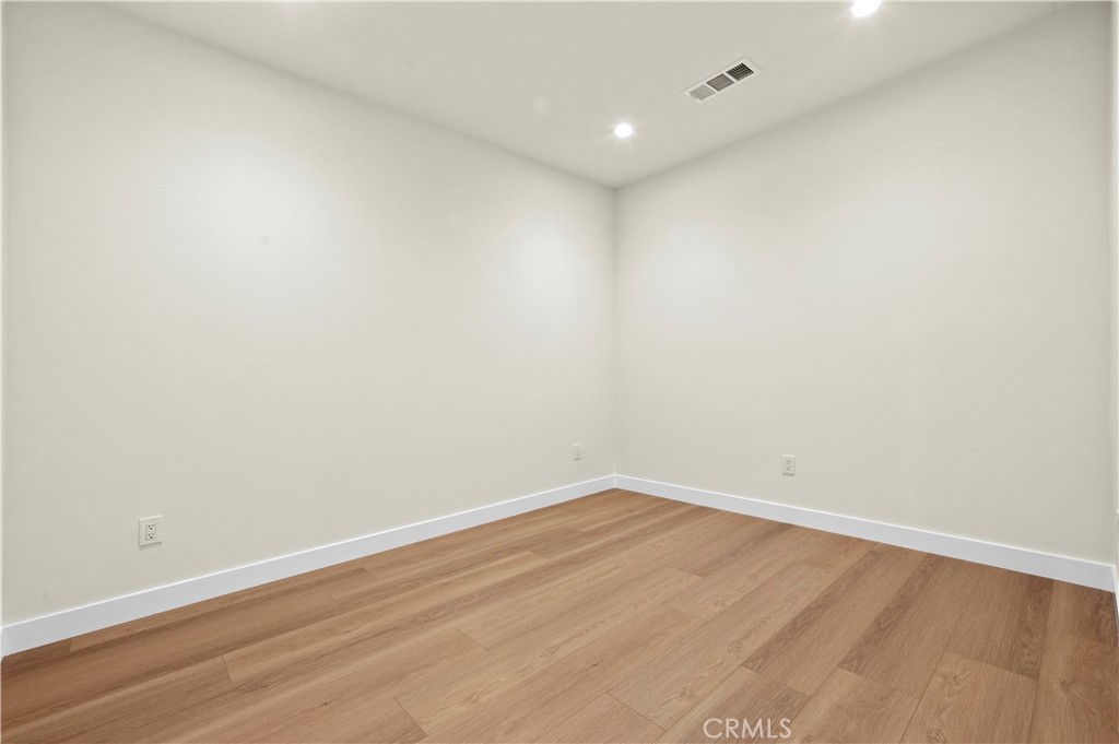 MLS #OC25253906 image #5