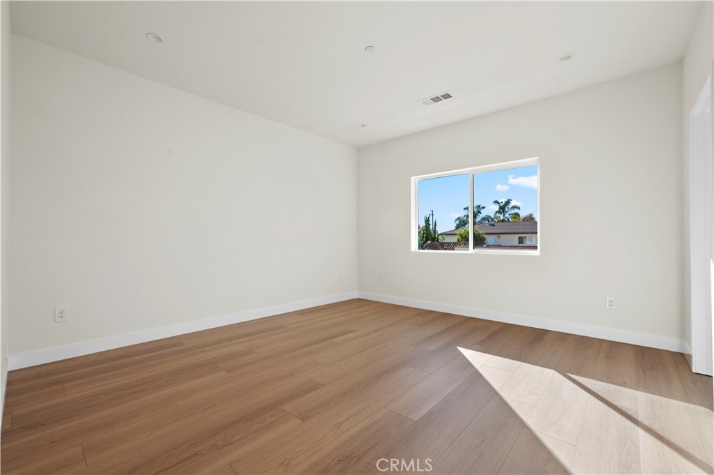 MLS #OC25253906 image #8