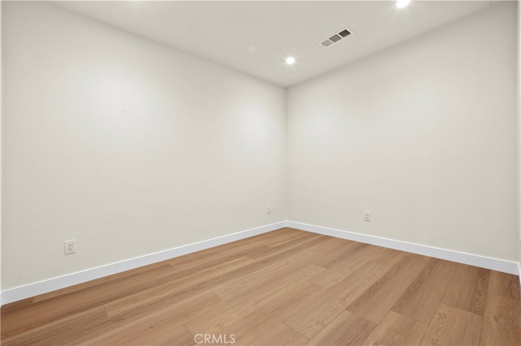 MLS #OC25253917 image #11