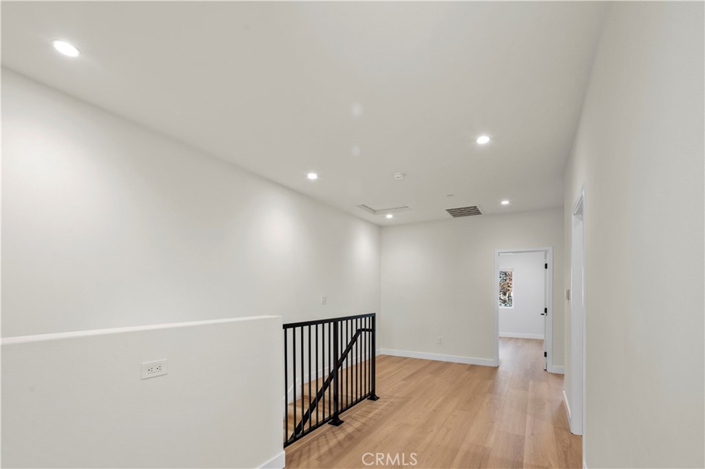 MLS #OC25253917 image #12