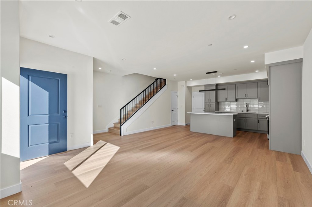 MLS #OC25253917 image #4