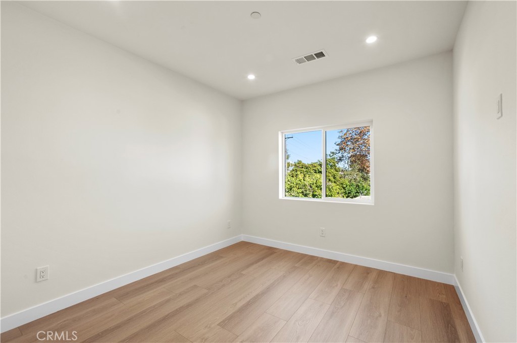 MLS #OC25253917 image #6