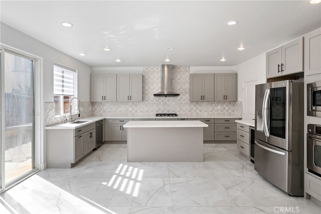 MLS #OC25253997 image #2