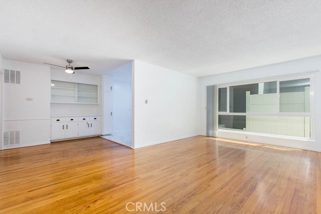 MLS #OC25254010 image #9