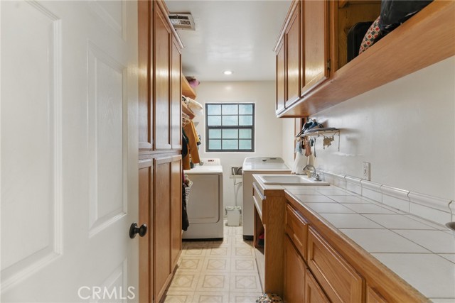 MLS #OC25254118 image #32