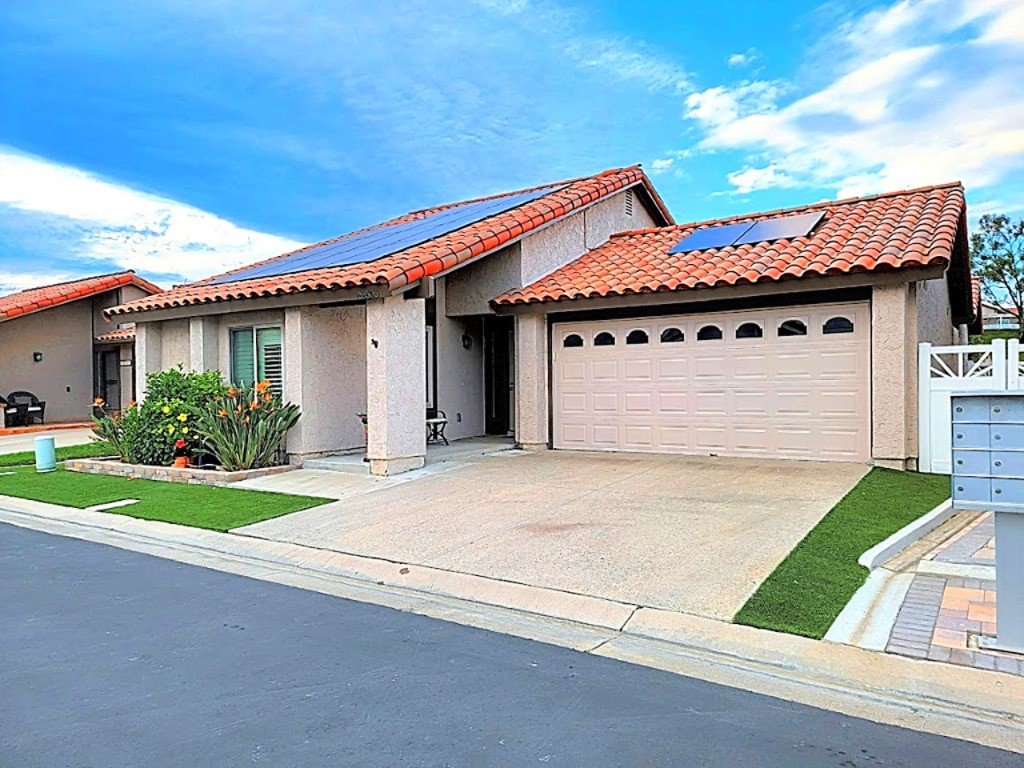 MLS #OC25254212 image #1