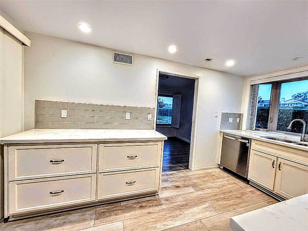 MLS #OC25254212 image #26