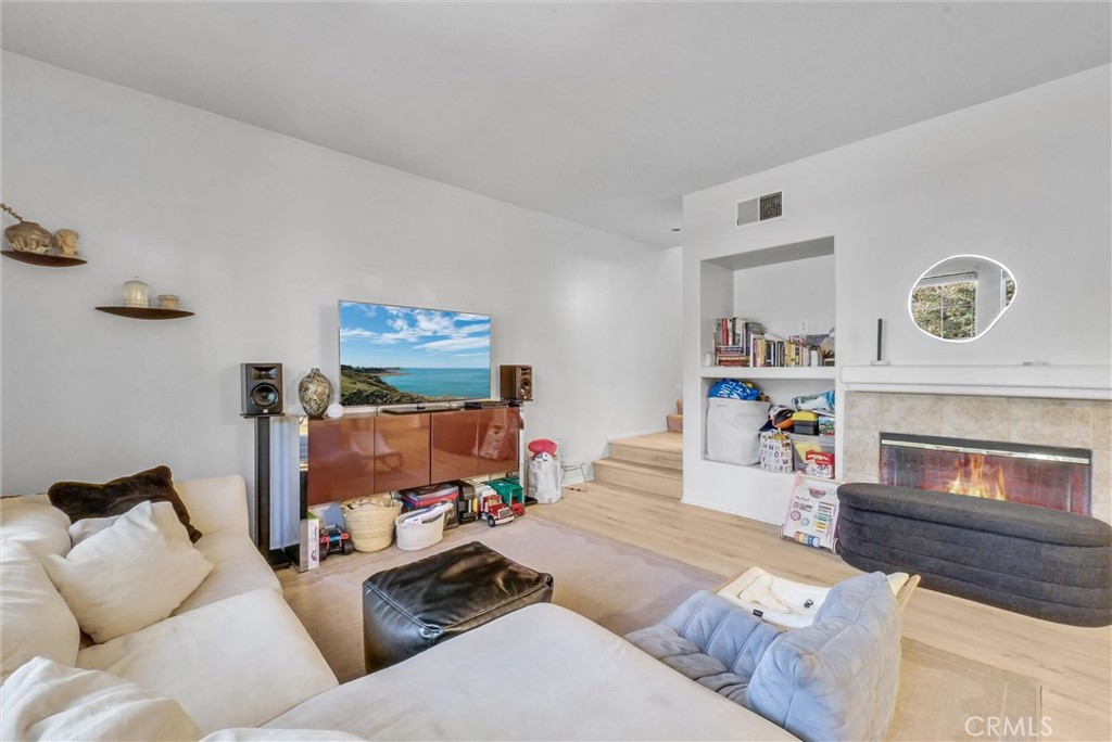 MLS #OC25254293 image #2