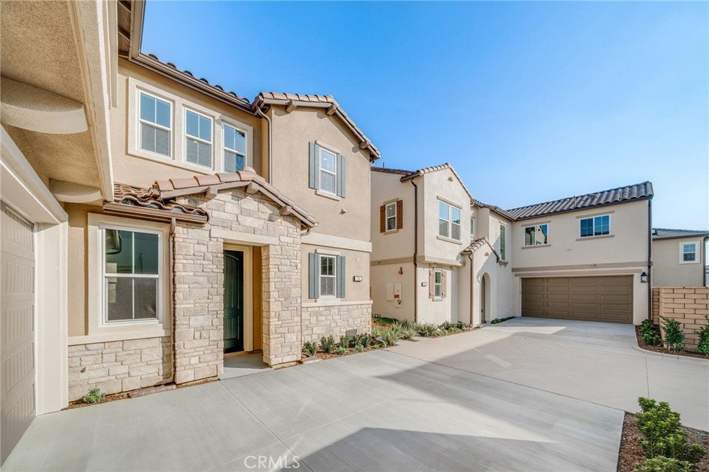 MLS #OC25254319 image #2