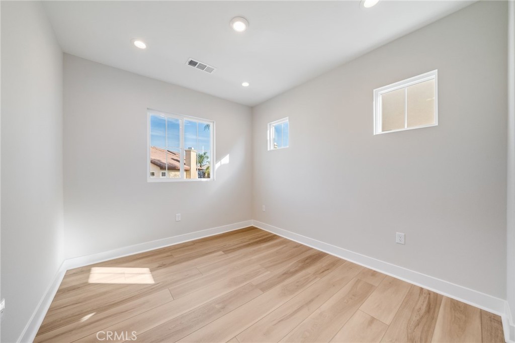 MLS #OC25254319 image #24