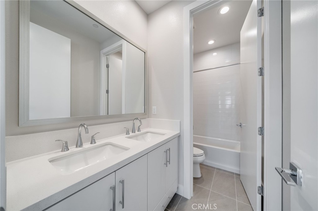 MLS #OC25254319 image #29