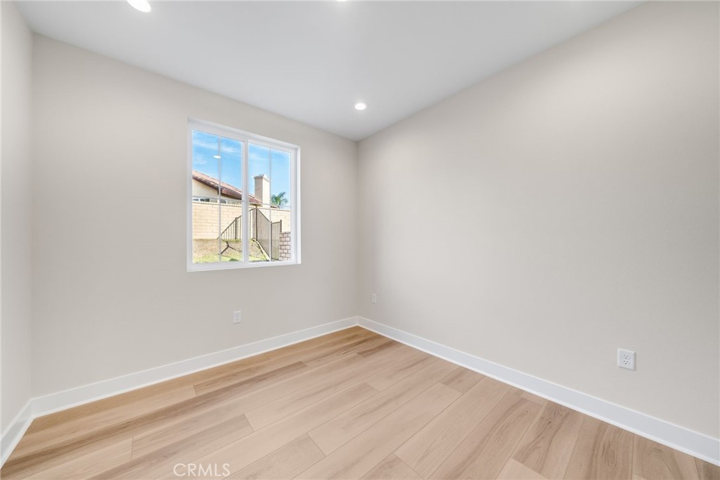 MLS #OC25254319 image #33