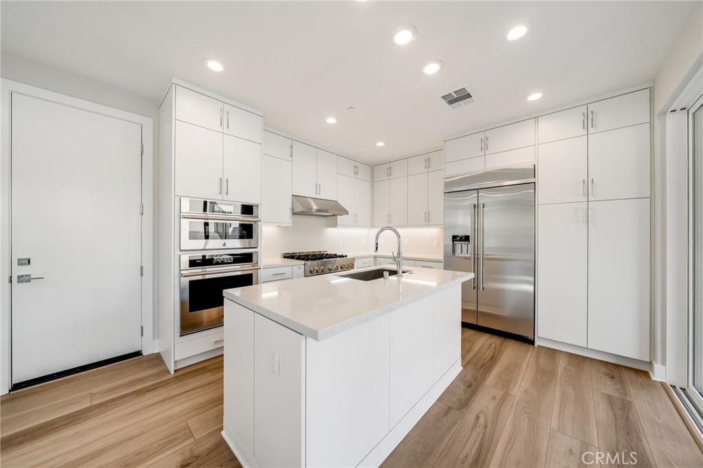 MLS #OC25254319 image #9