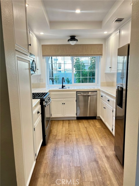 MLS #OC25254346 image #4