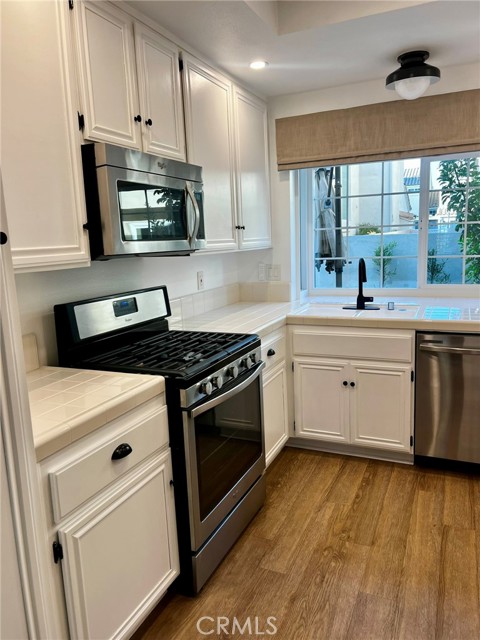 MLS #OC25254346 image #5