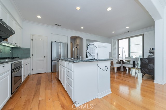 MLS #OC25254348 image #10