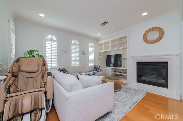 MLS #OC25254348 image #4