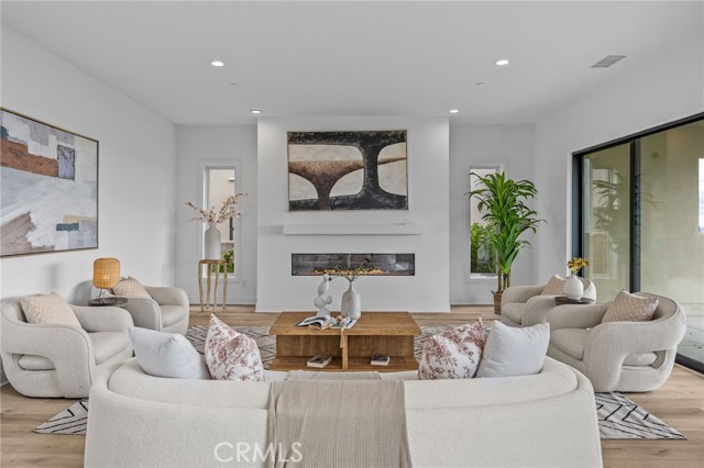 MLS #OC25254359 image #9