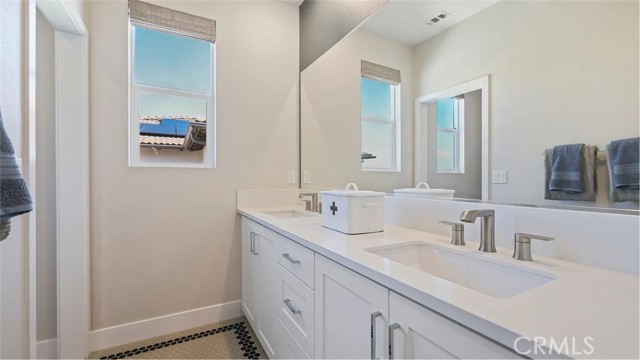 MLS #OC25254383 image #19