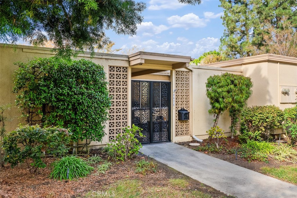 MLS #OC25254445 image #1